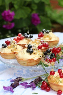 White Chocolate  and Fresh Currant Cheesecakes