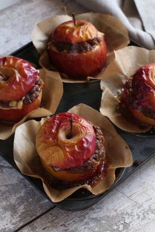 Baked Apples with Speculaas Crumble Stuffing