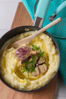 Perfect Mashed Spuds with Roasted Garlic 