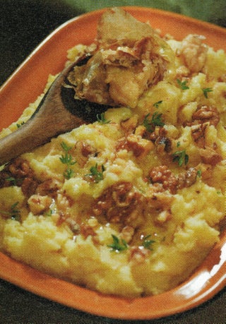 Roasted Garlic Mashed Potatoes with Walnuts