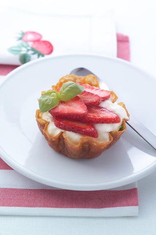 Strawberry And Brandy Snap Baskets