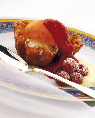 Peaches With Raspberry Liqueur Sauce In Brandy Snap Baskets