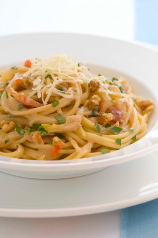 Spaghetti With Walnut And Bacon Sauce
