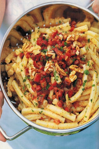 Pasta with walnut paste and pancetta