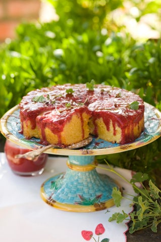 Upside-down raspberry cake