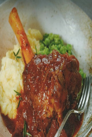 Spicy tomato lamb shanks