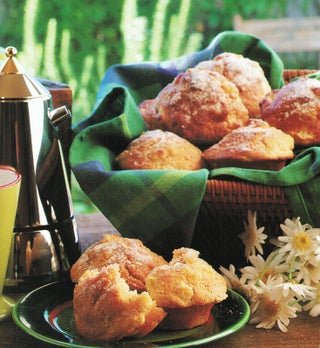 Sugar 'n' spice apple muffins
