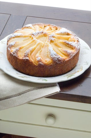 Pear and semolina syrup cake