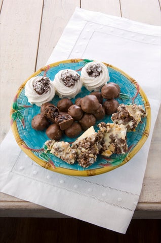 Chocolate meringue nests