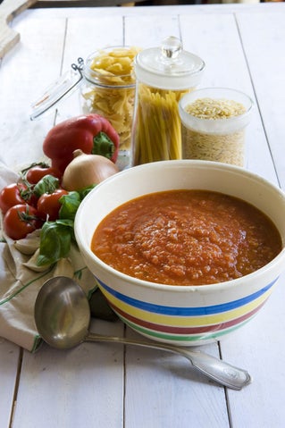 Tomato and garlic pasta sauce