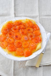 Apricot tarte tatin