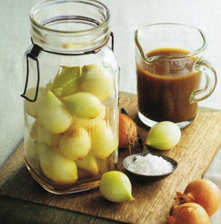 Pickled onions in curry sauce