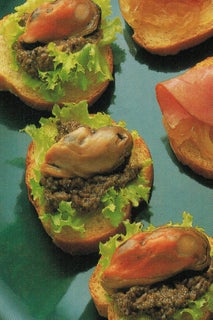 Smoked mussel on tapenade crostini