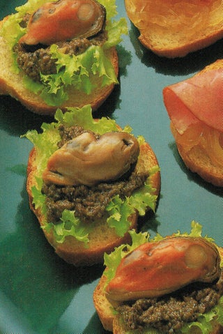 Smoked mussel on tapenade crostini