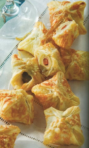 Marinated olives in easy cheese pastry