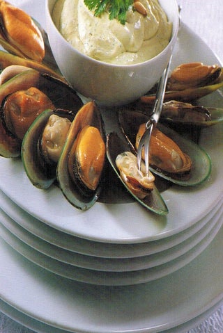 Mussels With Pinenut Dip