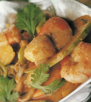Scallops and prawns in Thai curry