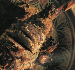 Leg of lamb in yoghurt and roasted poppy seeds