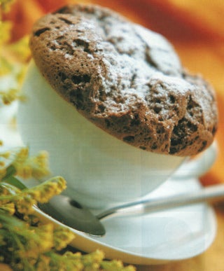 Quick chocolate souffle with dense chocolate sauce