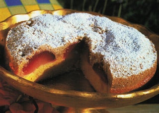 Fruit crumble cake