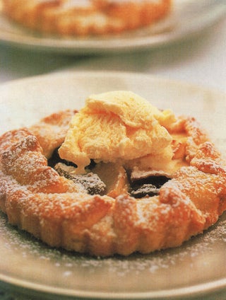 Baked apple and fig tart