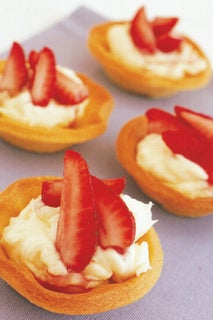Tarts with marinated strawberries