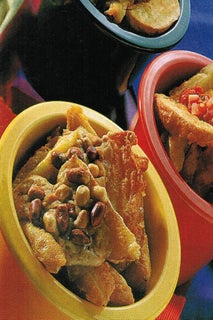 Chilli potato chips with sweet peanut dip