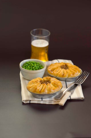 Beef in red wine pie