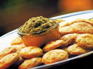 Green olive paste with cheese sables