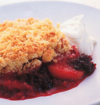 Macadamia crumble with apples and boysenberries