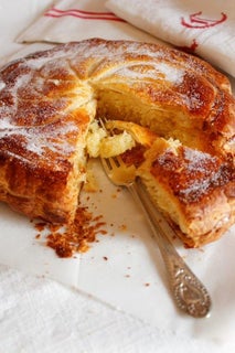 Gâteau Pithivier with Dates 
