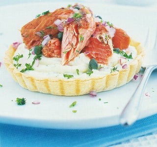 Smoked salmon tarts